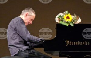 Първият концерт на пианиста Людмил Ангелов във Велико Търново препълни залата на читалище „Надежда“