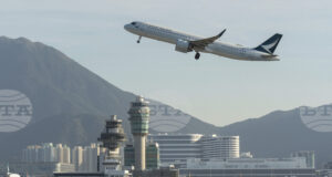 Пътник на авиокомпания "Катай" се опитал да отвори вратата на самолета по време на полет от Бостън до Хонконг