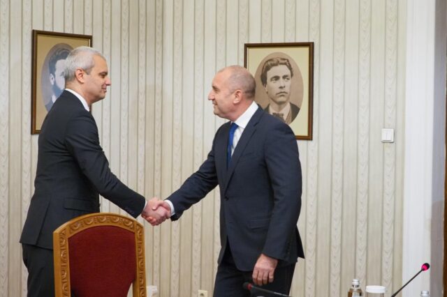 Радев към „Възраждане“: Точно за вас няма нужда от специални "Възраждане" на консултации при президента Радев