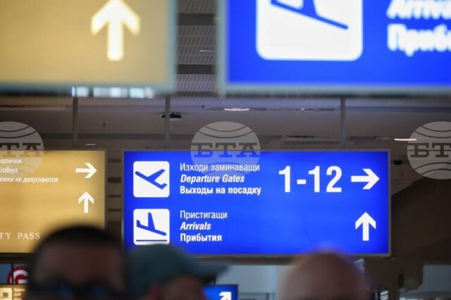 Рекламната дейност на летищата във Варна и Бургас ще се управлява от специализирана международна компания от 1 януари