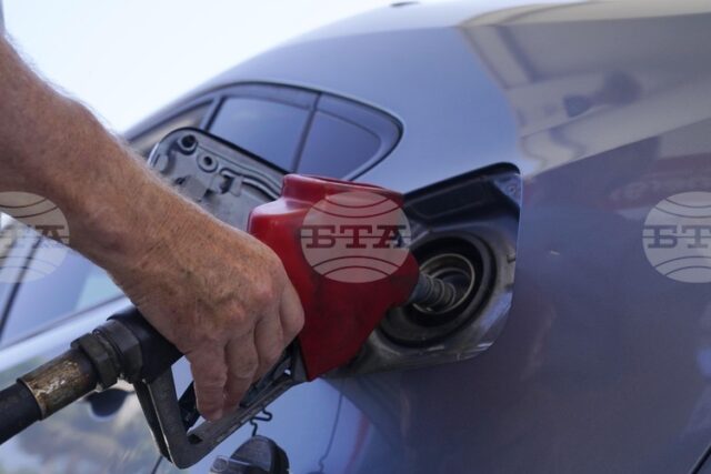 Русия удължи временната забрана за износ на бензин и дизел Русия удължи временната забрана за износ на бензин и дизел до края на февруари