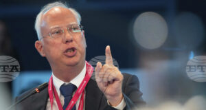 Руски пратеник замина за Маями за предстоящите преговори за Украйна