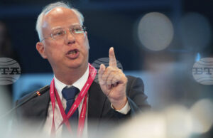 Руски пратеник замина за Маями за предстоящите преговори за Украйна