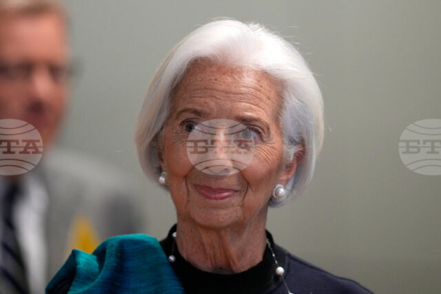 С гордост приветстваме България в евросемейството, написа президентът на ЕЦБ Кристин Лагард