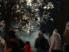 С празнична програма, местни ястия и пъстра заря Банско постави начало на зимния сезон С празнична програма, местни ястия и пъстра заря Банско постави начало на зимния сезон