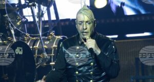 (СНИМКИ)
                                                                                                Феновете на Тил Линдеман в София: Той пее за всичко, от което се срамуваме или не искаме да говорим