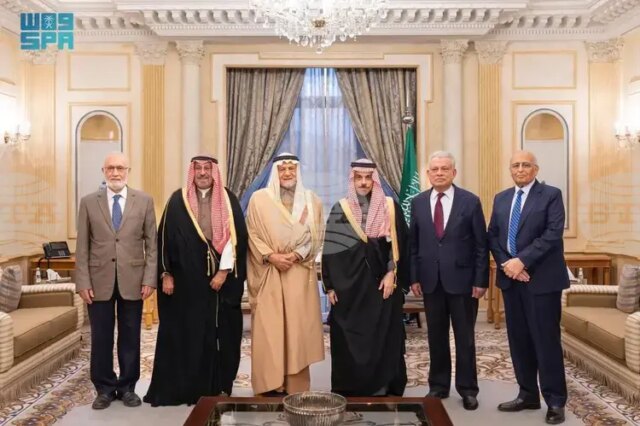 СПА: Саудитския външен министър се срещна с председателя на настоятелството на Оксфордския център за ислямски изследвания