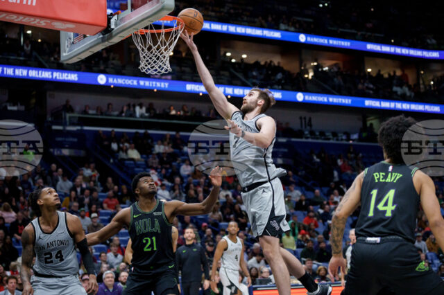Сан Антонио надделя над Ню Орлиънс за 16-а победа от Сан Антонио надделя над Ню Орлиънс за 16-а победа от началото на сезона в НБА