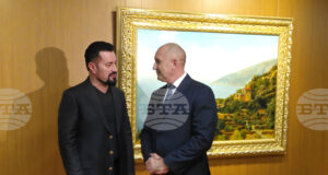 Света гора е неразривно свързана с българския дух и вяра, каза президентът Румен Радев при откриването на изложбата „Крепости на вярата”