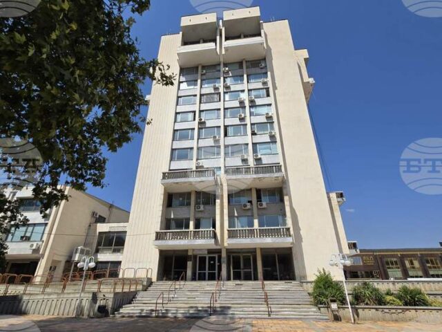 Свободни работни места за учители, инженери, помощник-нотариус, лекар и технолог са обявени в Добрич