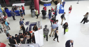 Свободните работни места в САЩ нараснаха леко през октомври, достигайки почти 7,7 милиона