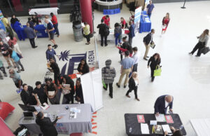 Свободните работни места в САЩ нараснаха леко през октомври, достигайки почти 7,7 милиона