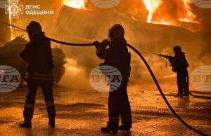 Силен взрив отекна в Одеса след ракетна атака, съобщават местни канали в "Телеграм"