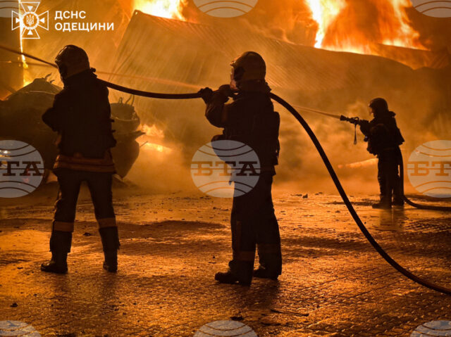 Силен взрив отекна в Одеса след ракетна атака, съобщават местни канали в "Телеграм"