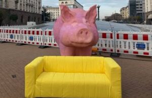 След розовото прасе и Диван Диван Диван Диван