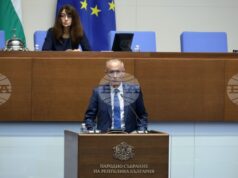 Според европейска директива, базовото обучение по „Дентална медицина“ включва курс на теоретично и практическо обучение, каза министърът в оставка Красимир Вълчев