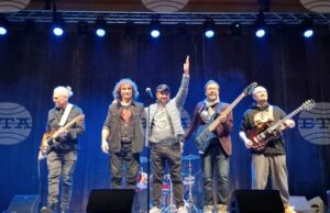 Стефан Вълдобрев и „Обичайните заподозрени“ делиха сцена с деца и младежи във Велико Търново