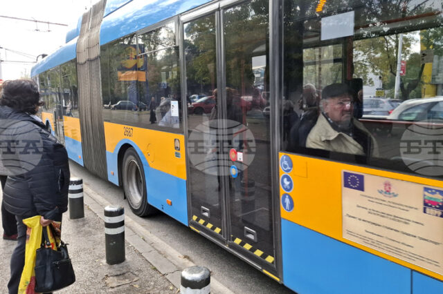 Столичната община въвежда "зелен билет" на цена един лев от днес до понеделник за градския транспорт
