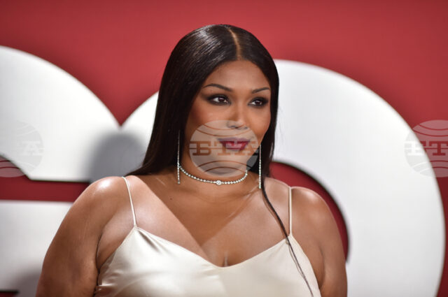 Съд в САЩ отхвърли обвинения срещу певицата Лизо, че е Съд в САЩ отхвърли обвинения срещу певицата Лизо, че е уволнила три танцьорки заради теглото им