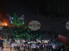 Със светлинно и факелно шоу, музикална програма и забавления за най-малките бе открит зимният сезон в Боровец