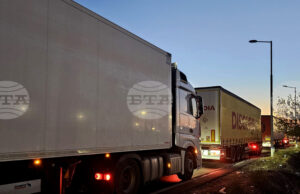 Трафикът е изключително интензивен на ГКПП "Капитан Андреево" и ГКПП "Лесово" на изход за товарни автомобили