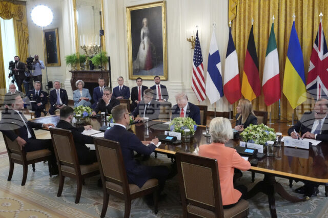 Тръмп заяви, че е казал "доста силни думи" на лидерите Тръмп заяви, че е казал "доста силни думи" на лидерите на трите европейски сили в разговора им за Украйна