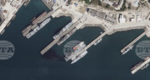 Украйна порази в първата атака с подводни дронове руска подводница в пристанище Новоросийск