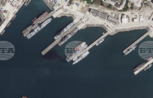 Украйна порази в първата атака с подводни дронове руска подводница в пристанище Новоросийск Украйна порази в първата атака с подводни дронове руска подводница в пристанище Новоросийск