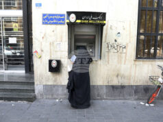 Управителят на централната банка на Иран подаде оставка на фона на рязкото обезценяване на риала и влошаващите се икономически условия