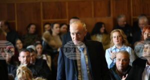 Учебните програми са твърде амбициозни и възпрепятстват учениците да учат с разбиране, каза пред учители в Якоруда министър Красимир Вълчев