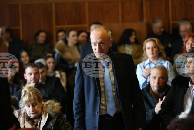 Учебните програми са твърде амбициозни и възпрепятстват учениците да учат с разбиране, каза пред учители в Якоруда министър Красимир Вълчев