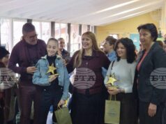 Учениците от 107-мо училище „Хан Крум“ организираха коледен базар за събиране на средства за двумесечната Михаела, страдаща от левкемия