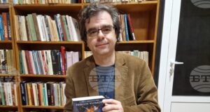 Фентъзи жанрът може да поставя сериозни морални въпроси, актуални и в нашия свят, каза писателят Никола Чалъков във Велико Търново