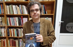 Фентъзи жанрът може да поставя сериозни морални въпроси, актуални и в нашия свят, каза писателят Никола Чалъков във Велико Търново