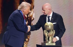 Футбол, политика и спектакъл: Тръмп получи първата наградата за мир на ФИФА Футбол, политика и спектакъл: Тръмп получи първата наградата за мир на ФИФА