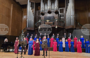 Хор „Добруджански звуци“ отбеляза Световния ден на хоровото изкуство с празничен концерт в зала „Добрич“