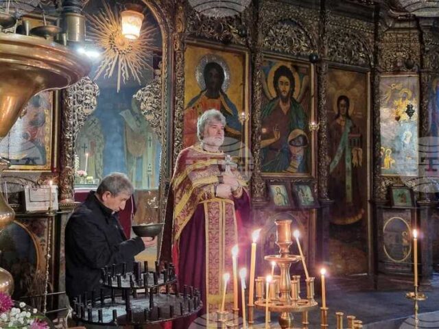 Храмов празник отбеляза 189-годишната църква "Свети Николай Мирликийски Чудотворец" във Храмов празник отбеляза 189-годишната църква "Свети Николай Мирликийски Чудотворец" във Велико Търново