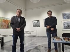 Художникът Петър Лазаров се срещна с ценители на изкуството в Добрич и направи презентация за гравюрата върху дърво