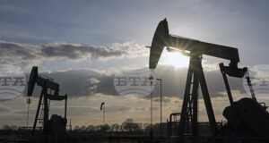 Цените на петрола са напът към най-резкия си годишен спад от 2020 г.