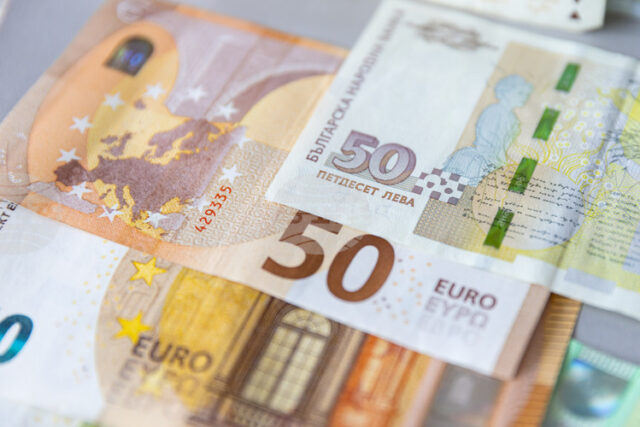 Централната банка на Испания ще обменя левове за евро през първия месец от присъединяването на България към еврозоната