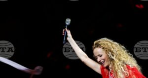 „Гиздава" е песен, която написах за моята дъщеря, затова така се казва и моето турне, каза певицата Деси Добрева