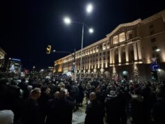 „Няма да позволим да ни излъжат“: Хиляди се събраха на протести в няколко града на страната