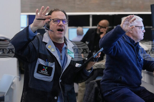 Nasdaq спада рязко под натиска на поевтиняването на акциите на големите технологични компании