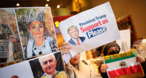 "Няма връщане назад" след протестите в Иран, заяви вдовицата на сваления шах