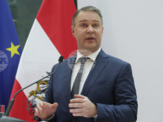 Австрийският вицеканцлер Андреас Баблер предлага каталог със санкции и наказателни мита в защита на Гренландия Австрийският вицеканцлер Андреас Баблер предлага каталог със санкции и наказателни мита в защита на Гренландия