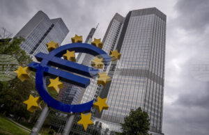 Ако еврото продължава да поскъпва спрямо долара, може да се наложи ЕЦБ да обмисли ново намаление на лихвите, заяви австрийският централен банкер