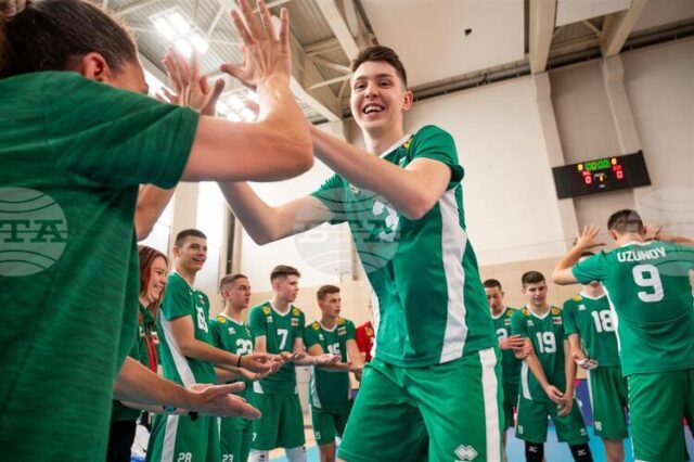 Александър Николов не успя да помогне на Чивитанова при загубата от Перуджа, Жасмин Величков с отличен мач за успех на Монца