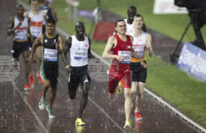 Американецът Джош Хоуи постави нов световен рекорд в бягането на 800 метра в зала