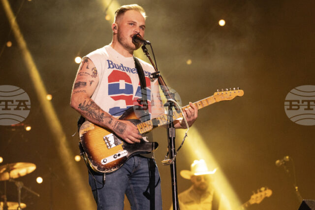 Американският кънтри певец Зак Брайън сключи брак със Саманта Ленард Американският кънтри певец Зак Брайън сключи брак със Саманта Ленард