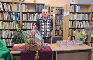 Асен Дипчев, правнукът на Райна Княгиня, представи в Панагюрище преиздадената си стихосбирка „Вода и Кръв“